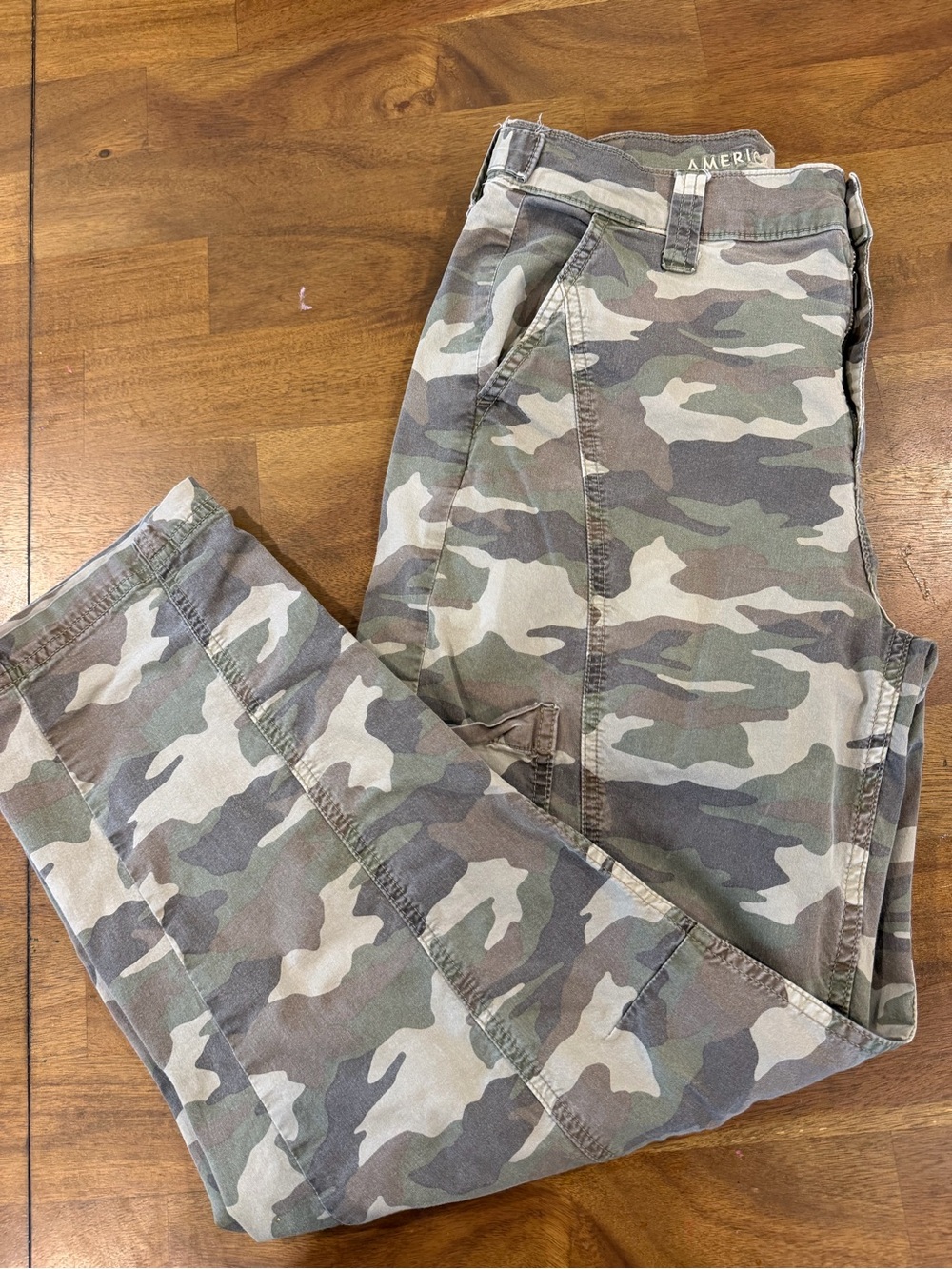 American Eagle Outfitters women’s Camo Cargo Pants - Green & Tan